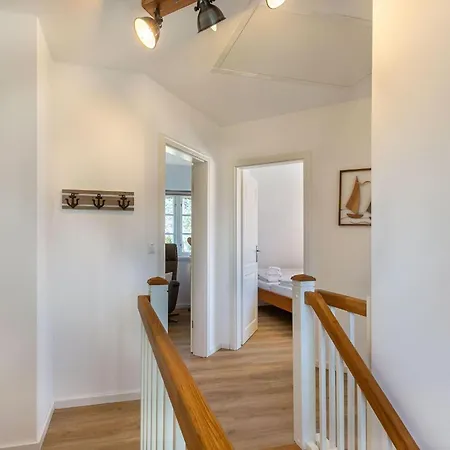 Haushaelfte-29a-links-id-501 Holiday home *